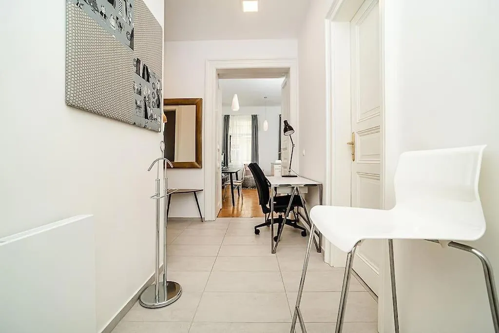 Incredibly Cozy And Spacious Apt Prague 0*,