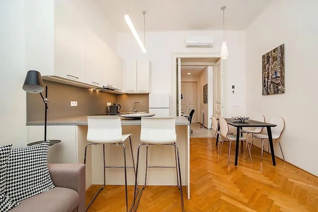 Apartment Incredibly Cozy And Spacious Apt Prague
