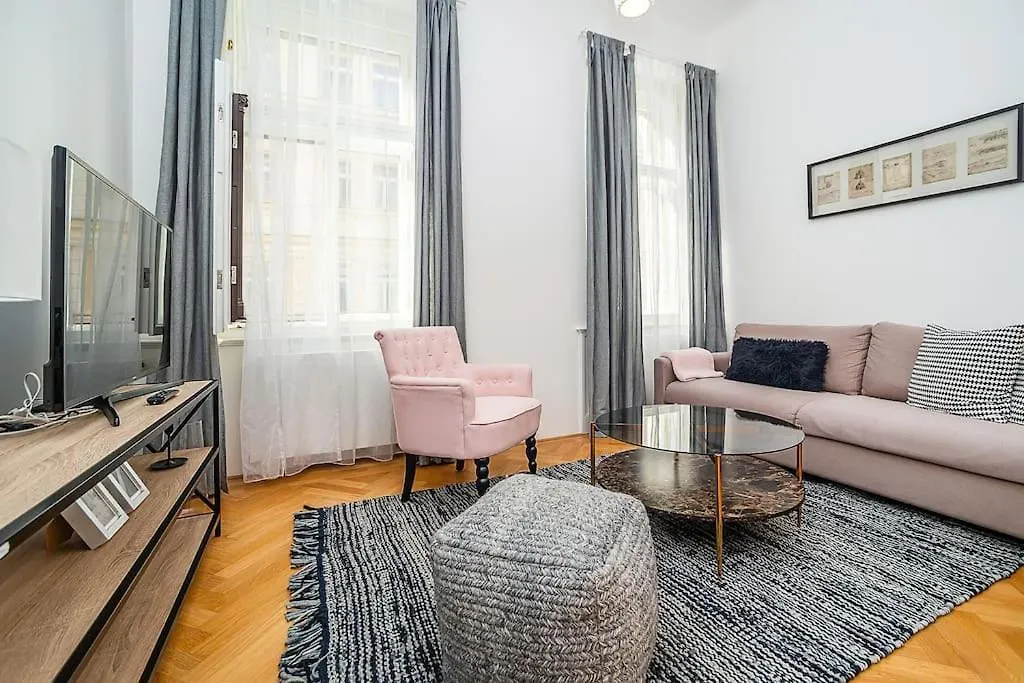 Incredibly Cozy And Spacious Apt Prague 0*,