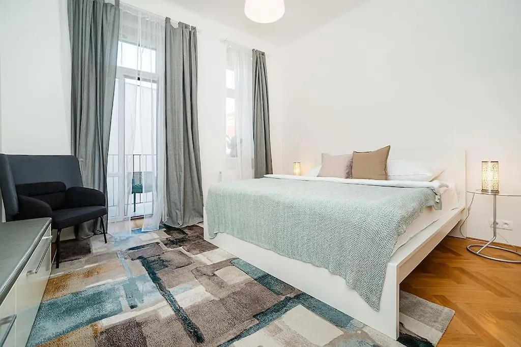 Incredibly Cozy And Spacious Apt Prague