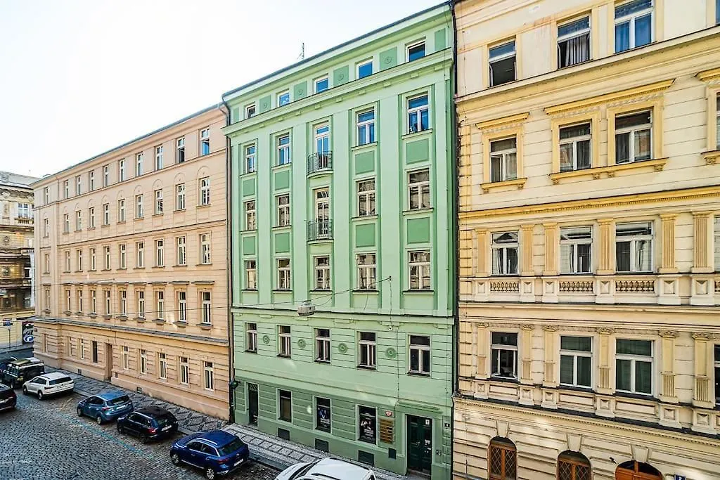 Incredibly Cozy And Spacious Apt Prague Apartment