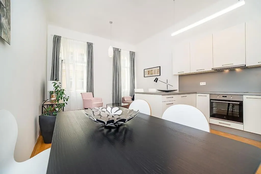 Appartement Incredibly Cozy And Spacious Apt Praag