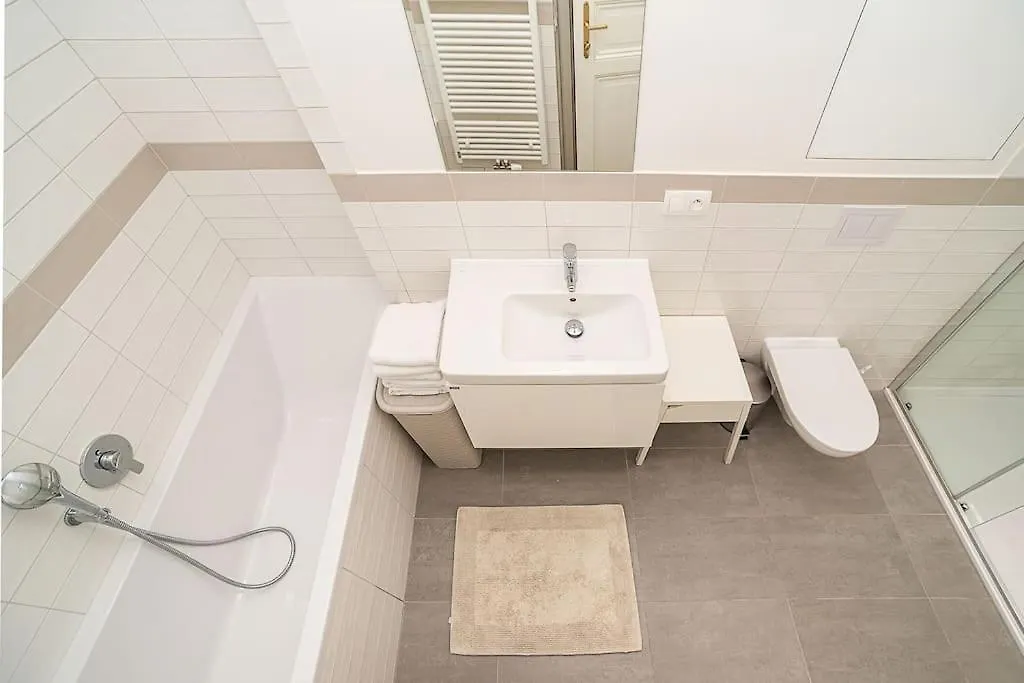 Incredibly Cozy And Spacious Apt Praag