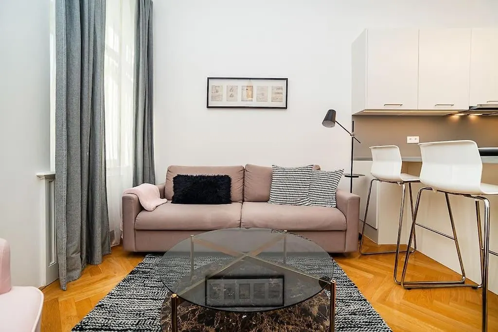Incredibly Cozy And Spacious Apt Praag Tsjechië