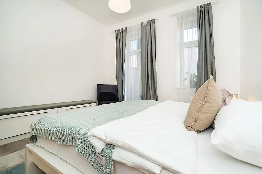 Appartement Incredibly Cozy And Spacious Apt Praag Tsjechië