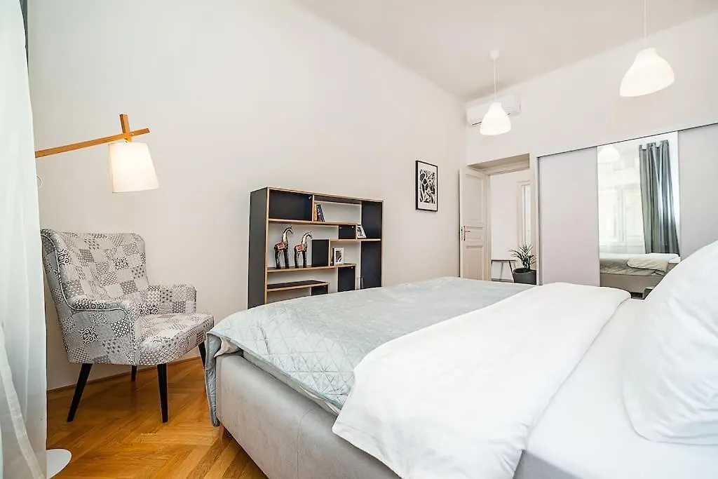 Incredibly Cozy And Spacious Apt Praag Tsjechië